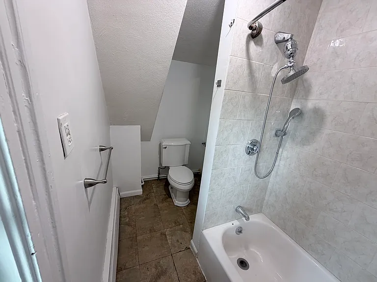 38 Glenwood St #3 — Photo 17