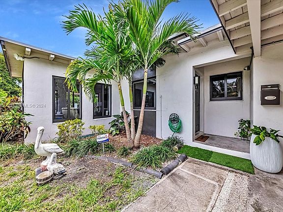 4th image of 130 NW 127th St