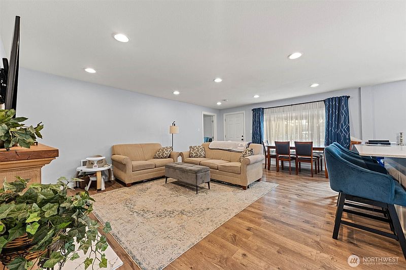 4th image of 1818 S Hosmer Street