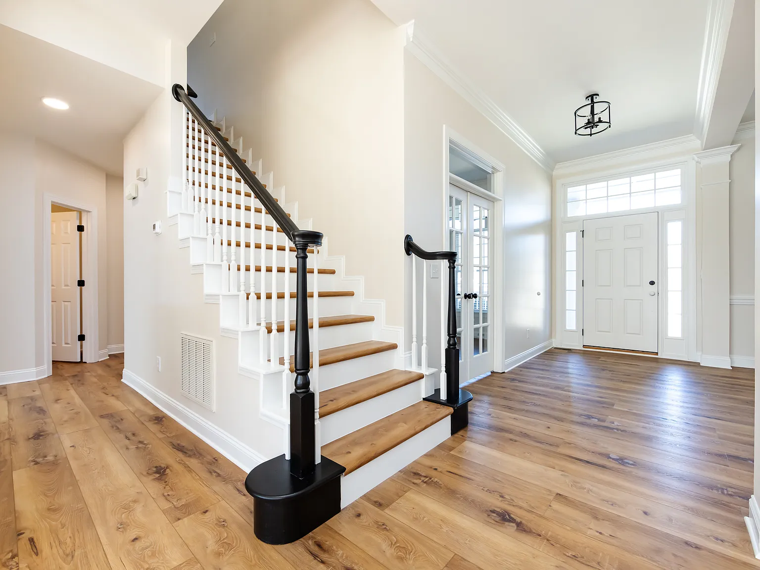 4 bed, 3.5 bath, 3371 sqft, $3,800 — Photo 4