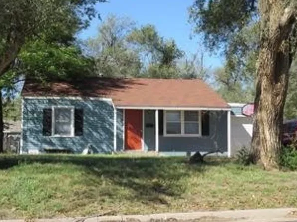 73 Sunset Dr, Hutchinson, KS 67502