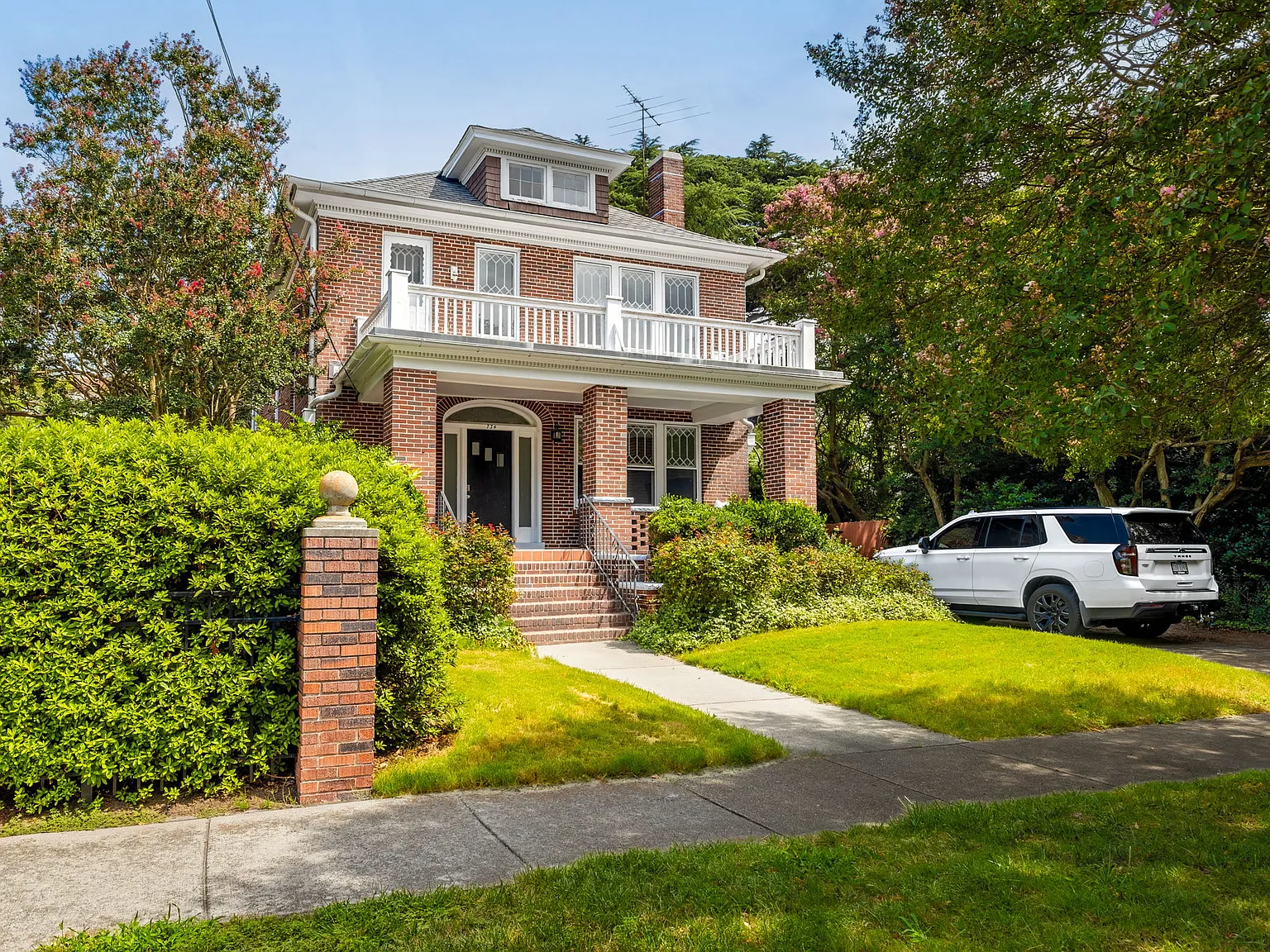 734 Shirley Avenue - A — Photo 2
