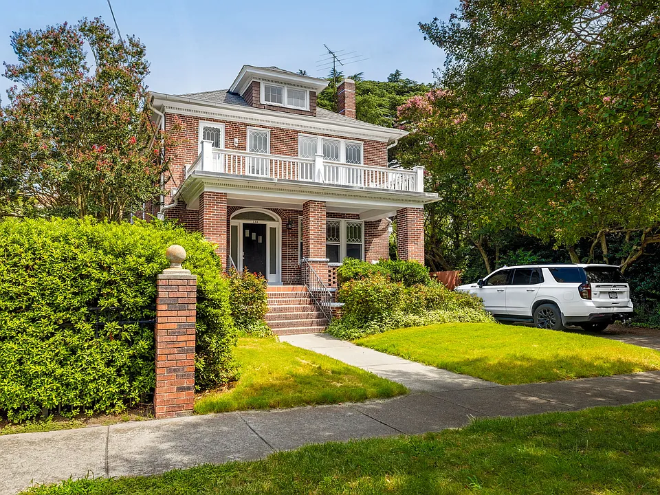 734 Shirley Ave #B