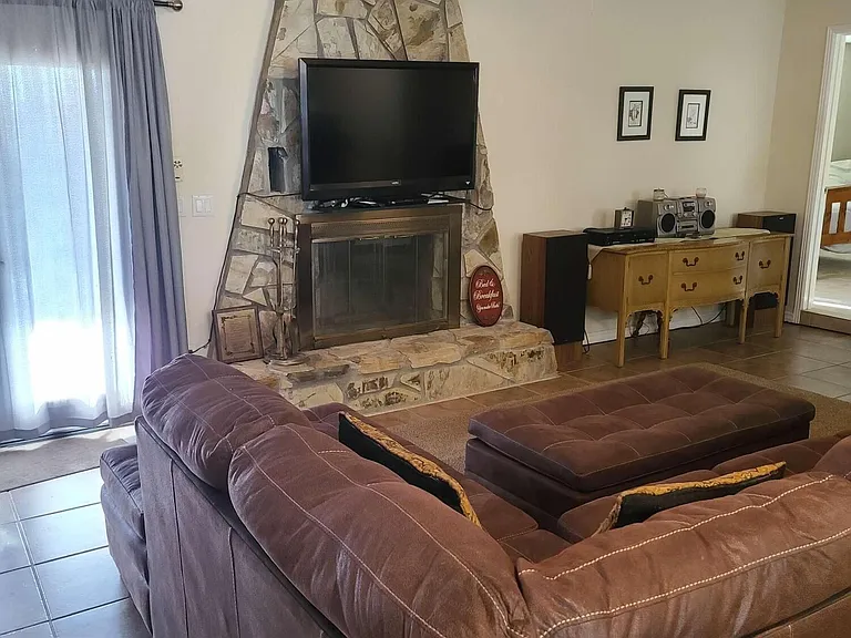 415 Corvair Dr — Photo 42