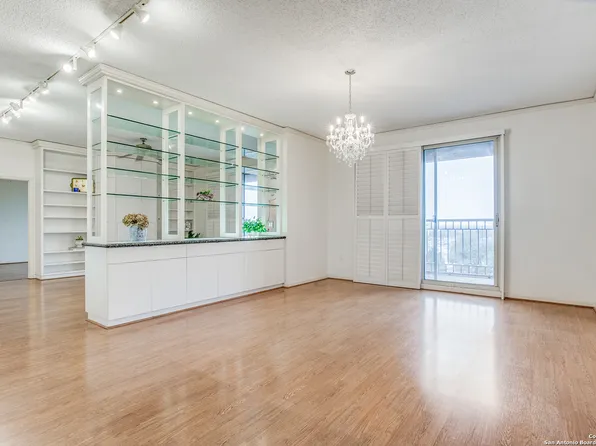 1 TOWERS PARK LN #617/618, San Antonio, TX 78209