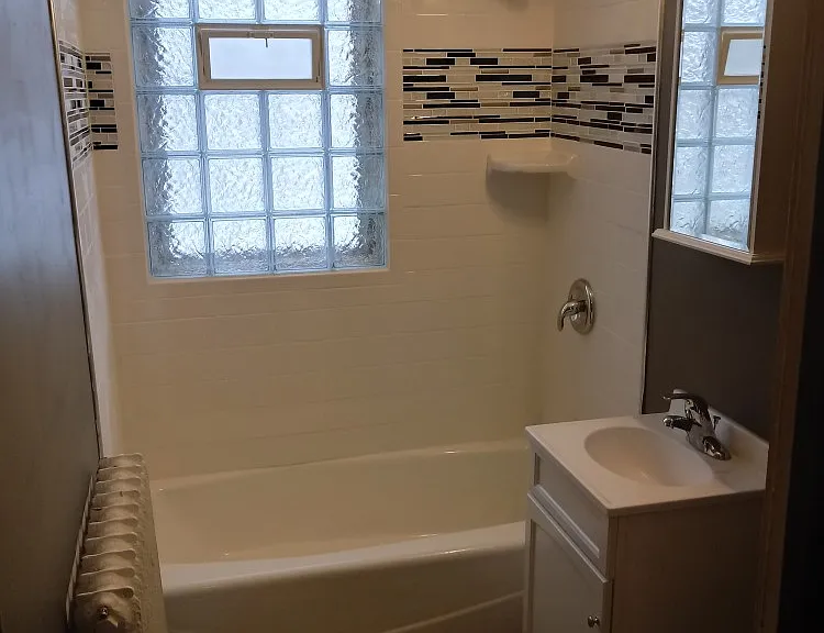 1031 Knox Ave N #4 — Photo 5