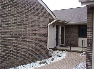 35623 Heritage Ln, Farmington, MI 48335