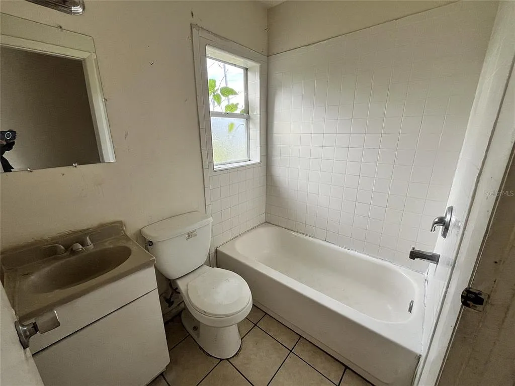2 bed, 1.0 bath, 575 sqft, $800 — Photo 2