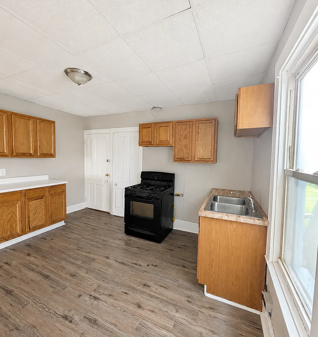 3 bed, 890 sqft, $1,390 — Photo 2