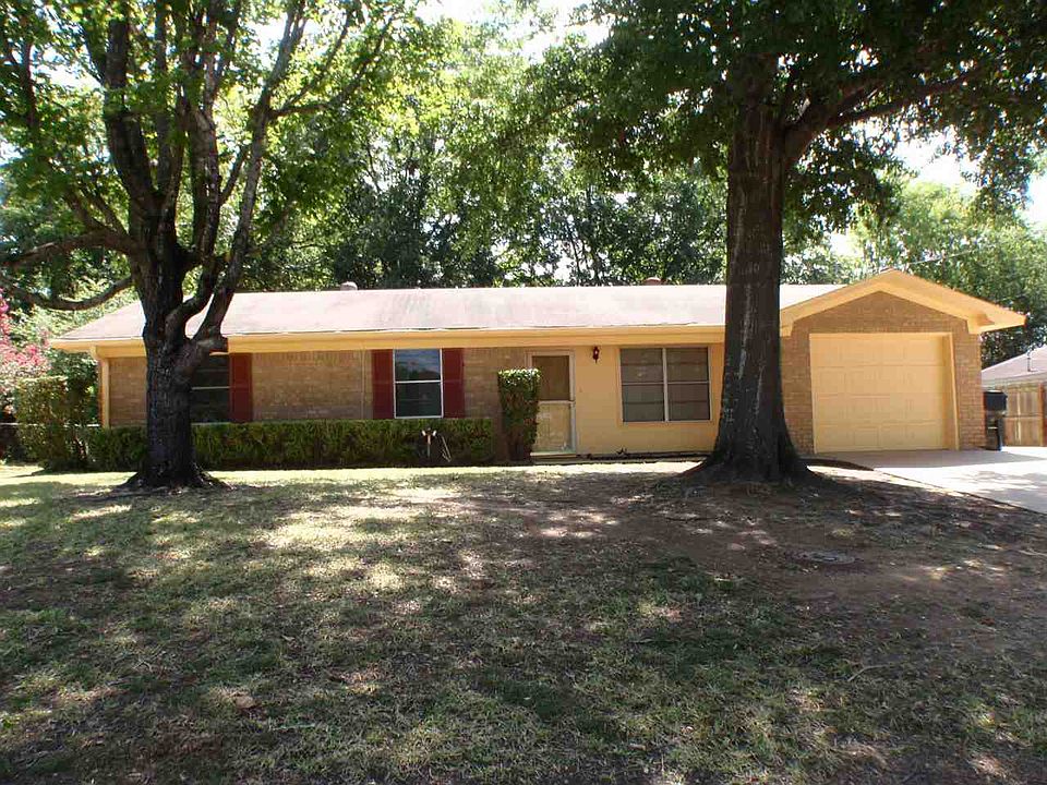 1st image of 504 Deerwood Dr