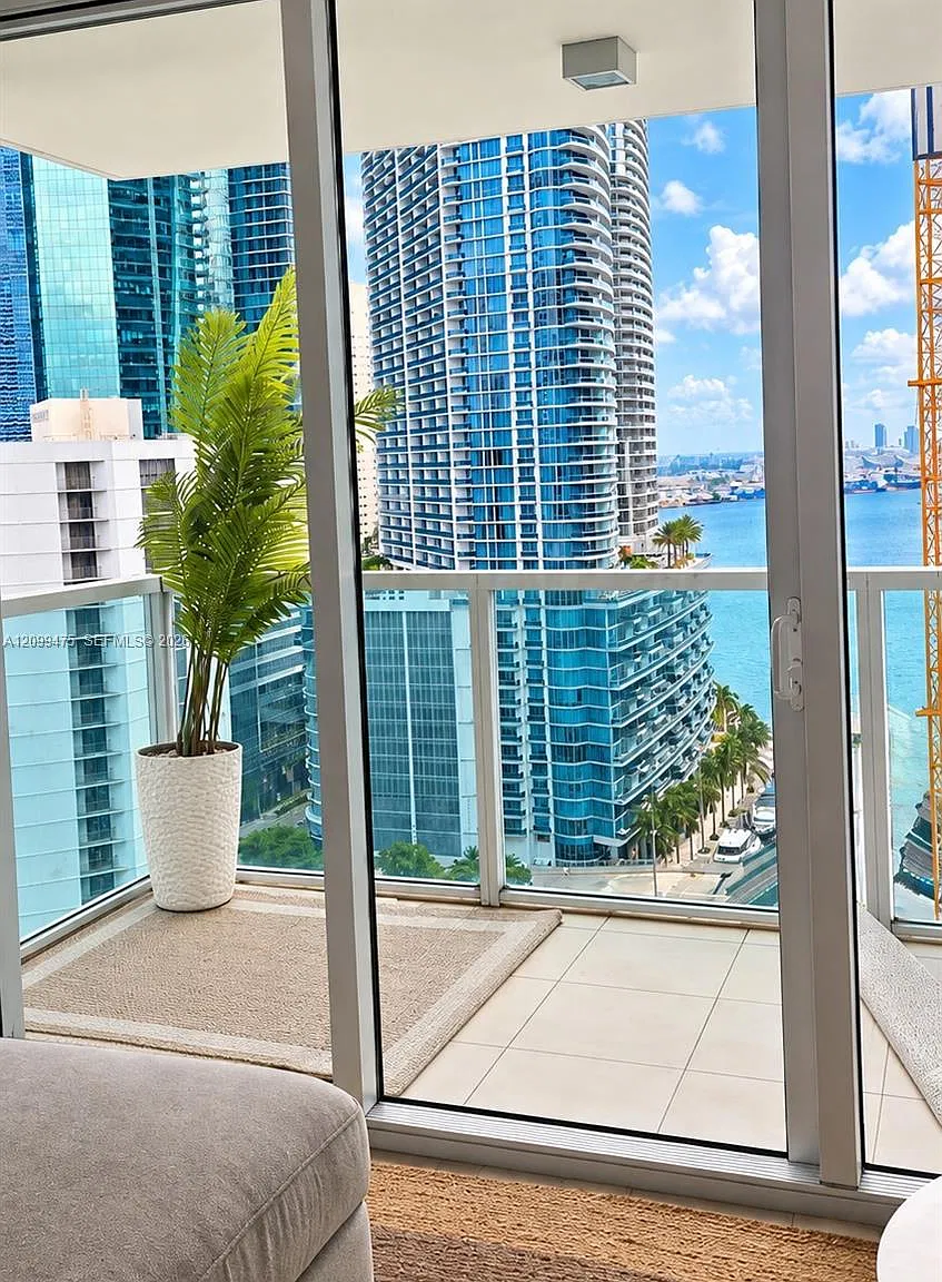 2 bed, 1051 sqft, $4,950 — Photo 2