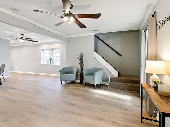 3rd image of 2106 Swan St