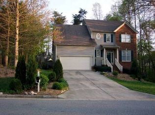 3909 Cedar Crest Ln, High Point, NC 27265