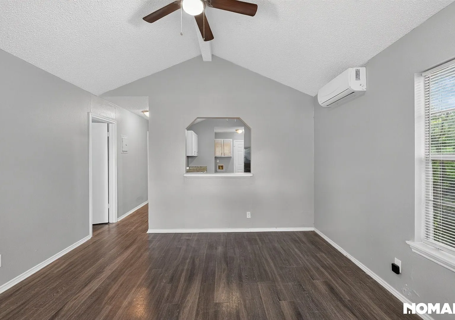 Charming 2BR House in San Antonio — Photo 3