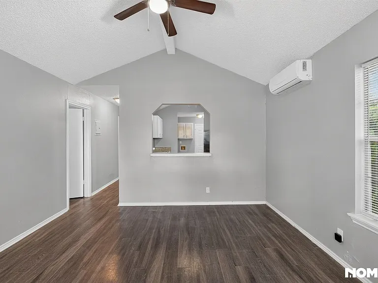 2206 Colima St — Photo 3