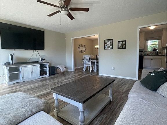 4th image of 18668 Admiralty Dr