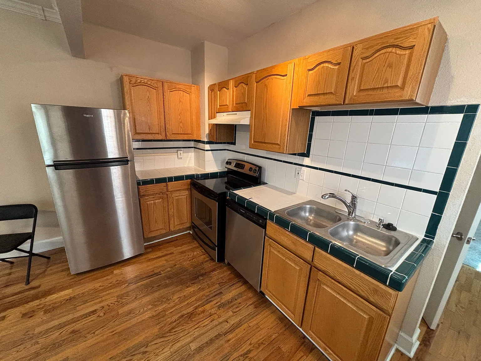 1 bed, 565 sqft, $1,200 — Photo 3