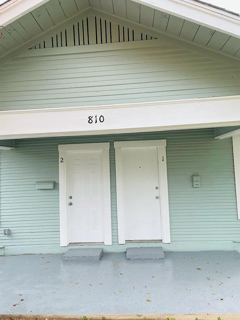 810 Aganier Ave — Photo 2