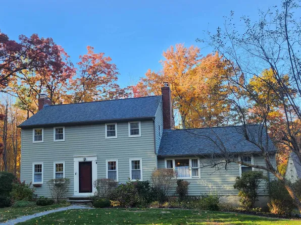 8 Deacon Road, Bedford, NH 03110