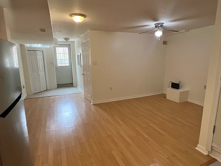 5965 Stonebriar Cres — Photo 2