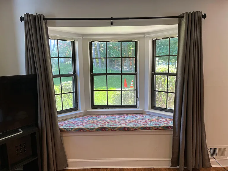 1201 Maplecrest Rd — Photo 3