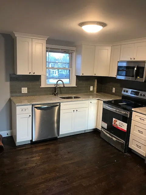 3 bed, 1200 sqft, $3,300 — Photo 2