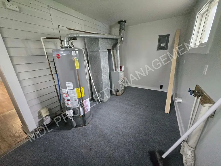 1402 Cass St — Photo 13