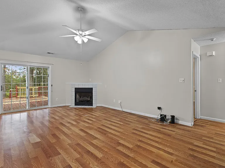206 Chokecherry S — Photo 5