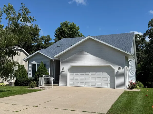 1102 S 12th Ave W, Newton, IA 50208