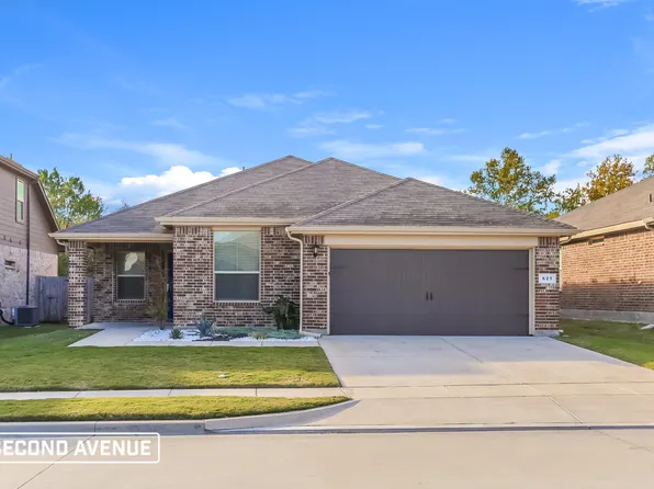 621 Creekview Dr, Azle, TX 76020