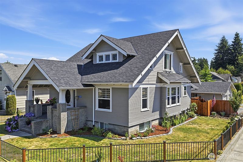 3rd image of 328 S Anacortes Street