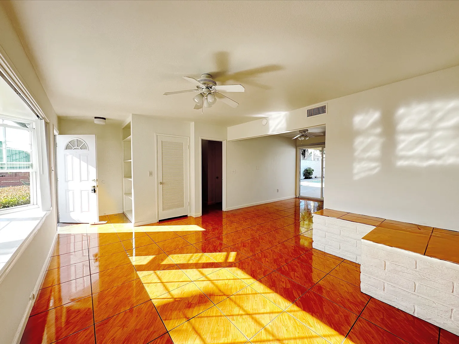 3 bed, 1325 sqft, $4,695 — Photo 3