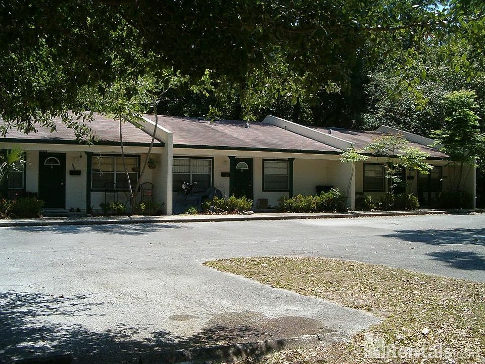 1st image of 605 SE 2nd Pl APT 3