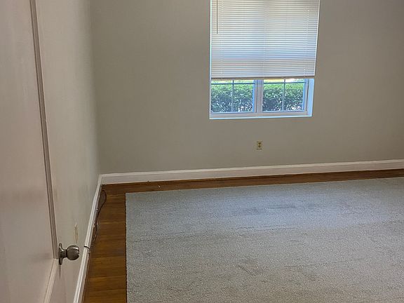 3rd image of 15 Seneca Rd #15