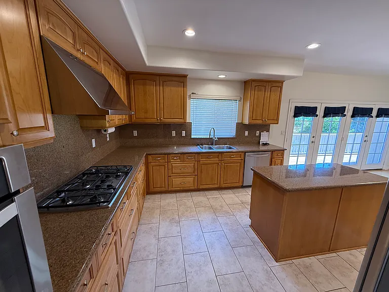 maple cabinets, stainless appliances