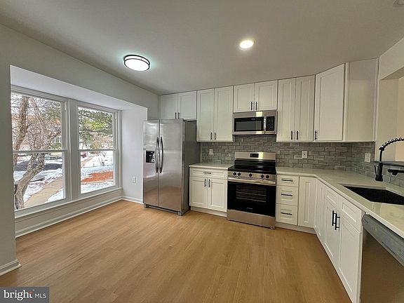 2nd image of 33 Tattersaul Ct