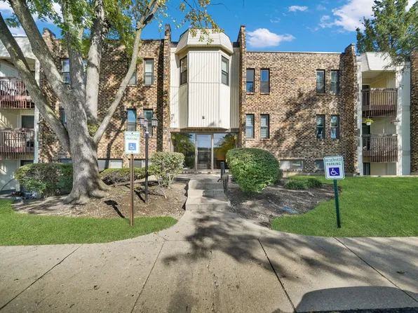 2212 Country Club Dr APT 22C, Woodridge, IL 60517