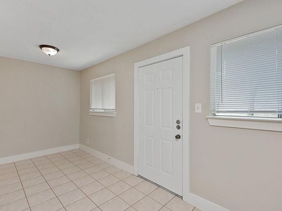 4th image of 1914 Hearthstone Dr APT D