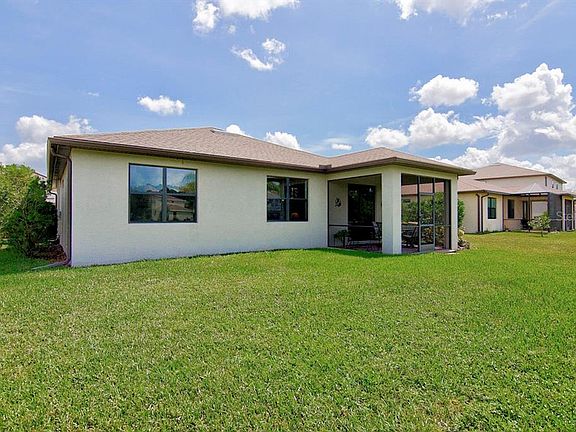 5th image of 1883 Bottlebrush Way