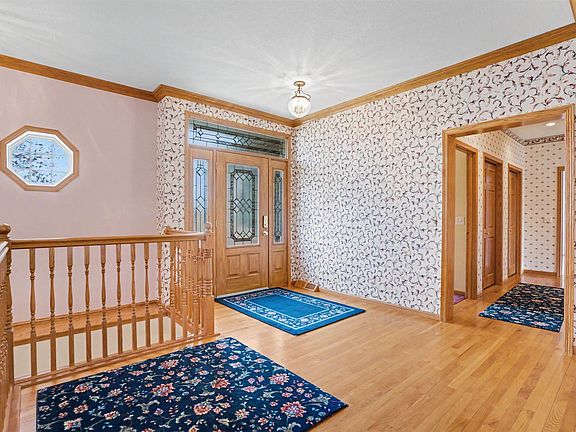 4th image of 604 15th Ave NE