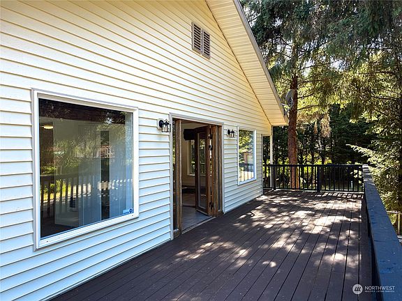 2nd image of 740 Duck Lake Drive SE