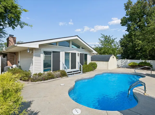 19 Prince James Dr, Hampton, VA 23669