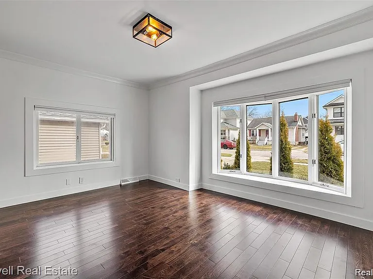 16244 Kirkshire Ave — Photo 11