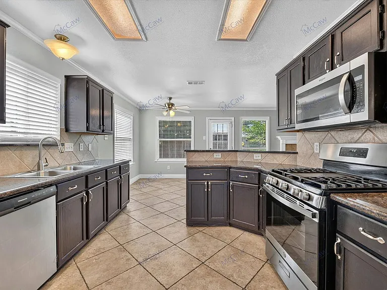 333 Stately Oak Ln — Photo 11