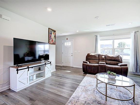 4th image of 384 Cartecay Dr
