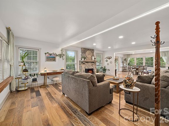20th image of 19 Chipping Green Dr