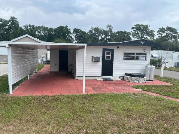 37613 Frederick St, Zephyrhills, FL 33541