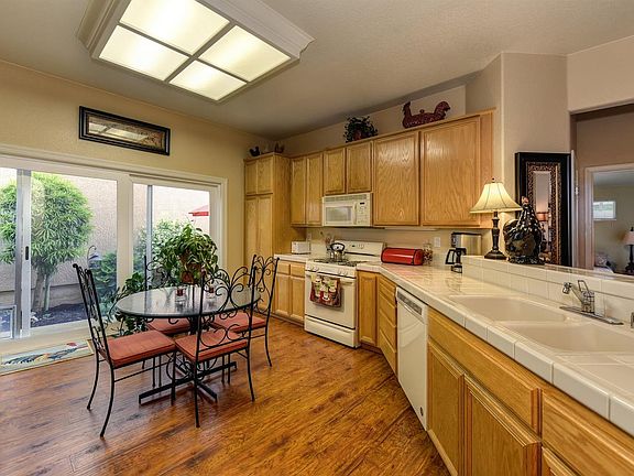 3rd image of 676 Diamond Glen Cir