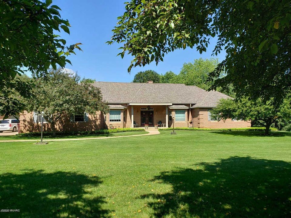 1st image of 121 Briars Farm Ln