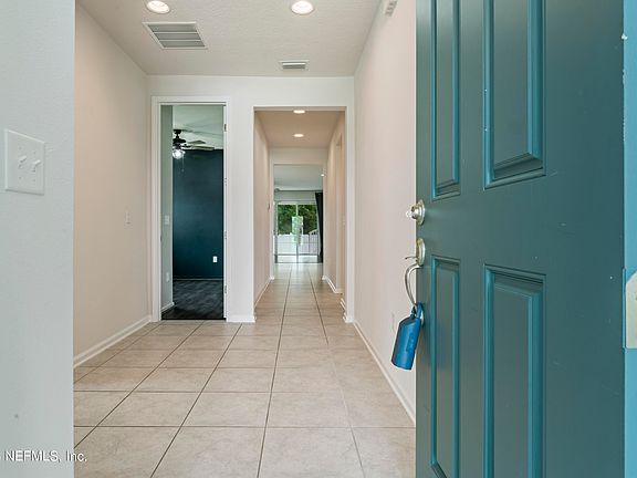 4th image of 174 MEADOW CROSSING Drive